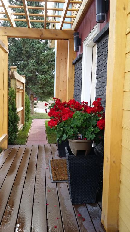 Eileen'S Bed & Breakfast/Guest House Hay River Dış mekan fotoğraf