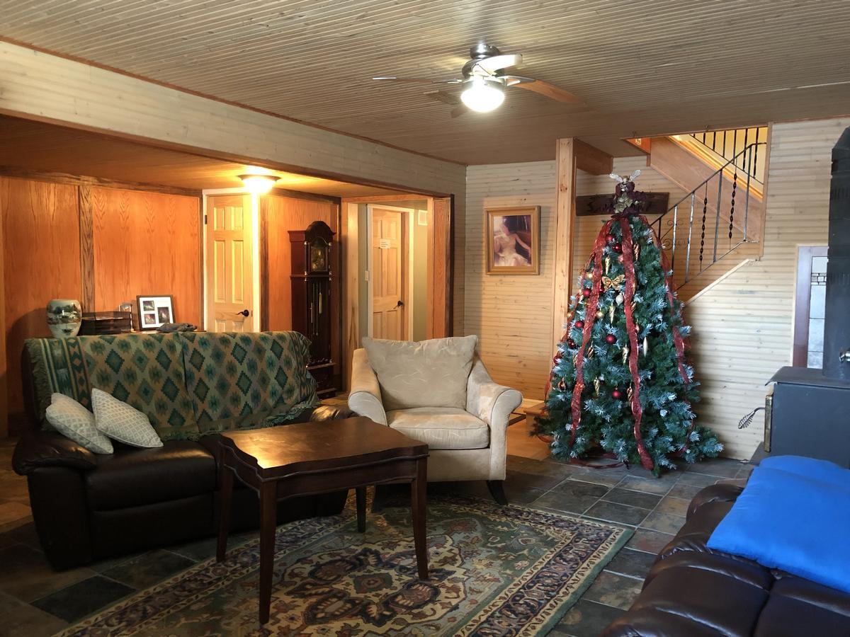 Eileen'S Bed & Breakfast/Guest House Hay River Dış mekan fotoğraf